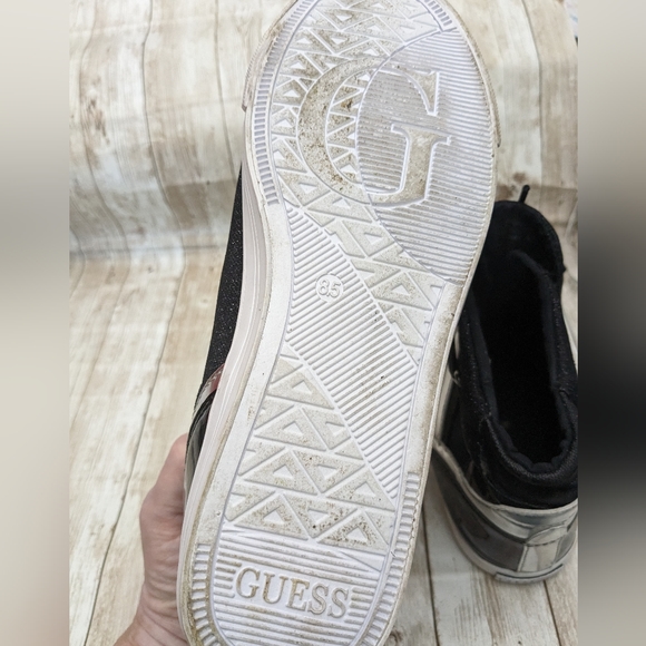 Guess size 8.5 black and silver sneakers - Picture 5 of 5
